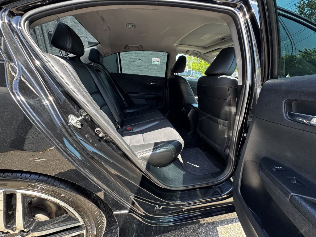 2016 Honda Accord Image 17