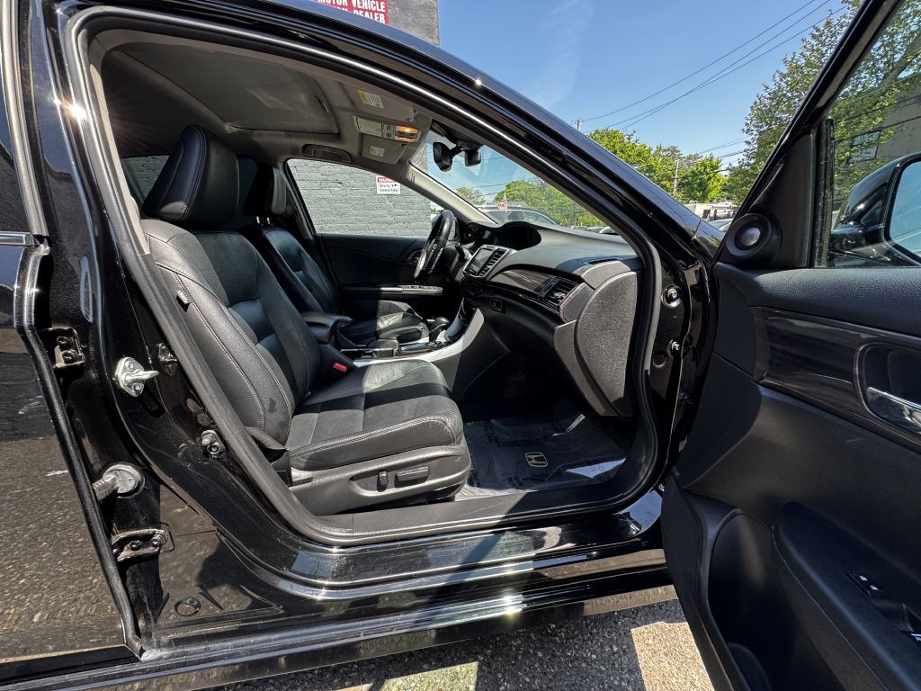 2016 Honda Accord Image 18
