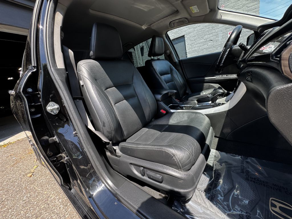 2016 Honda Accord Image 19