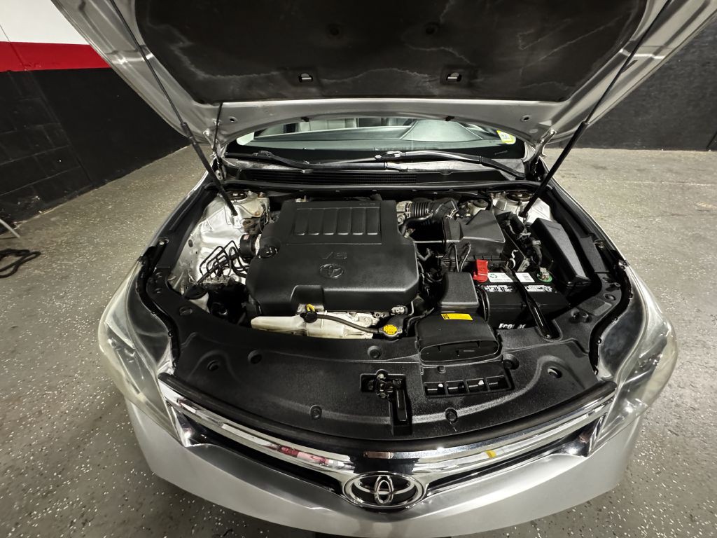 2013 Toyota Avalon Image 9