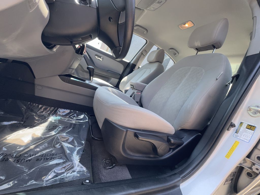 2010 Hyundai Elantra Image 11