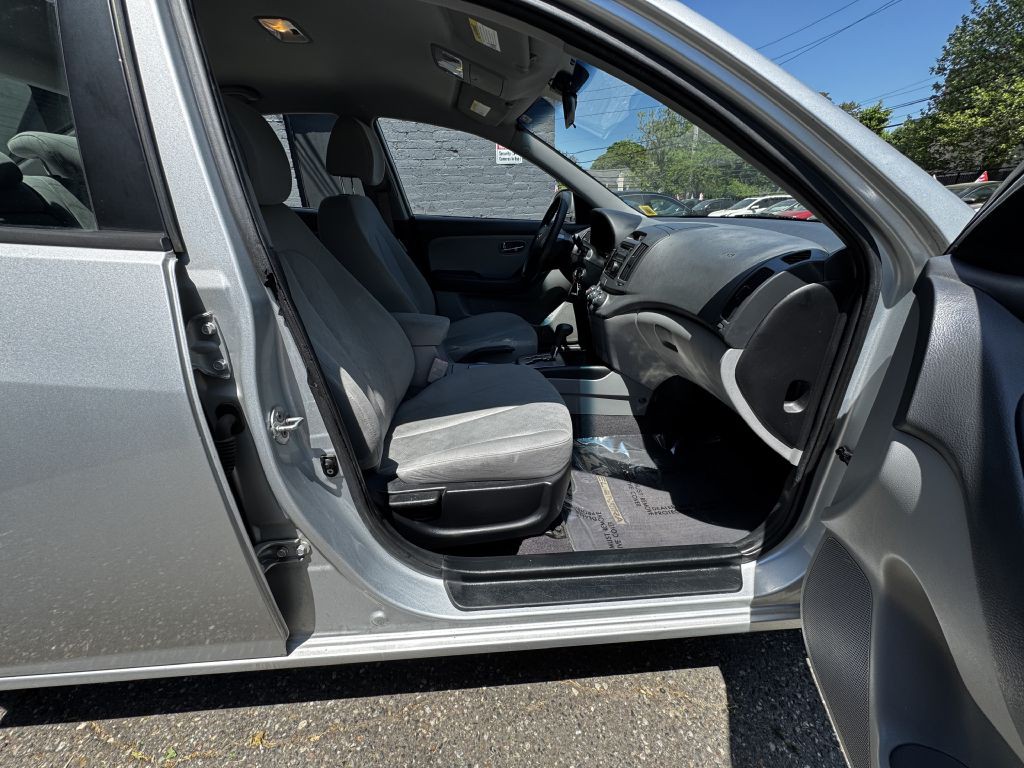 2010 Hyundai Elantra Image 16