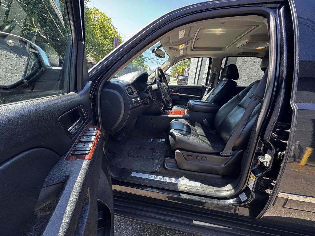 2011 Chevrolet Tahoe Image 12