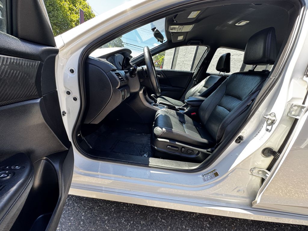 2017 Honda Accord Image 11