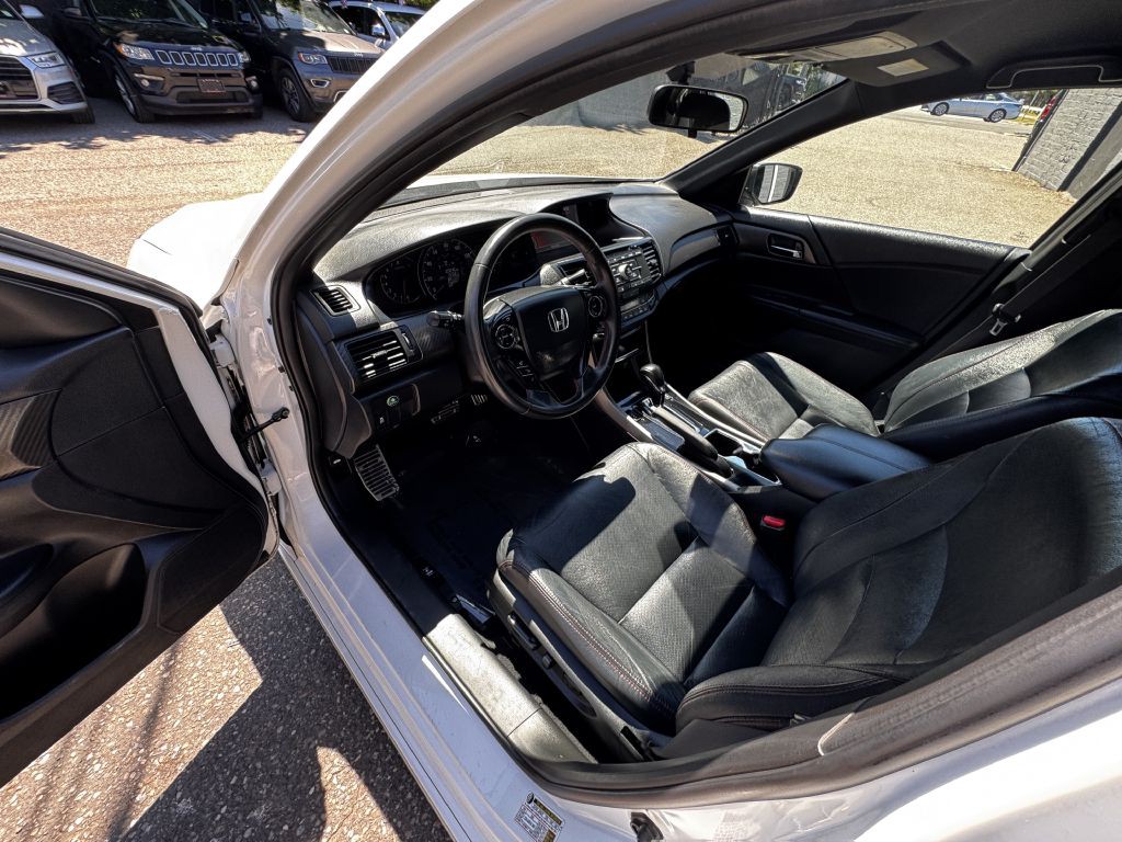 2017 Honda Accord Image 13