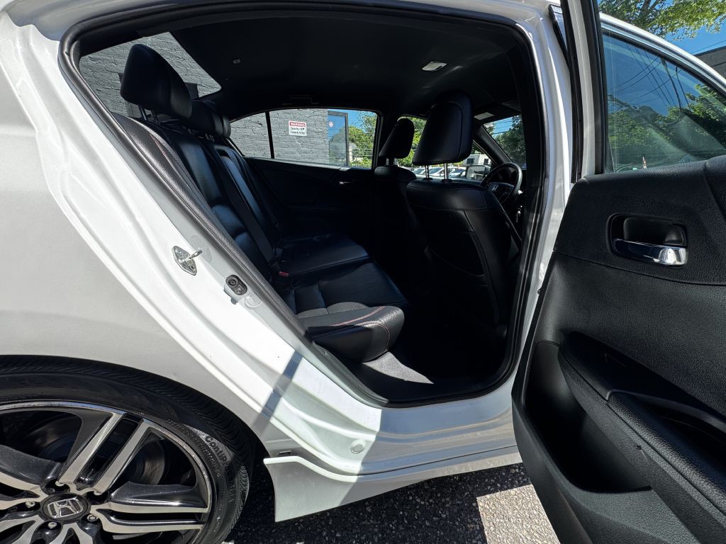 2017 Honda Accord Image 16