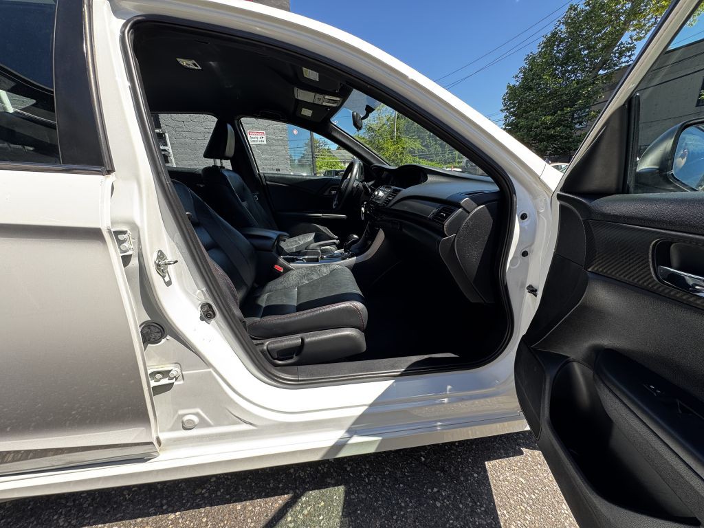 2017 Honda Accord Image 17