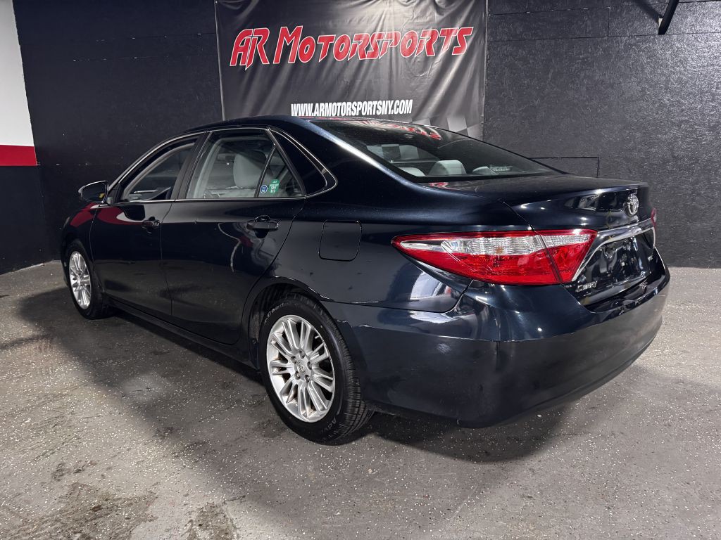 2015 Toyota Camry Image 2