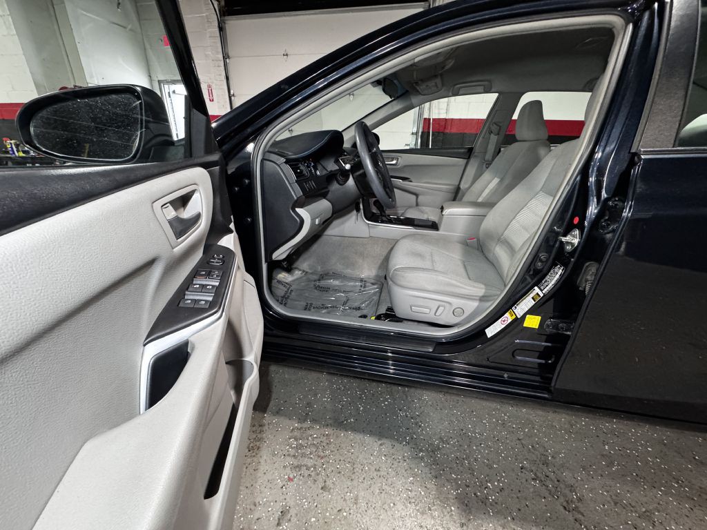 2015 Toyota Camry Image 10