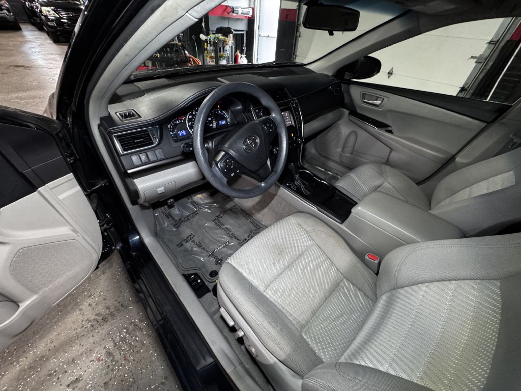 2015 Toyota Camry Image 12