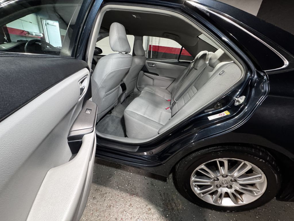 2015 Toyota Camry Image 13