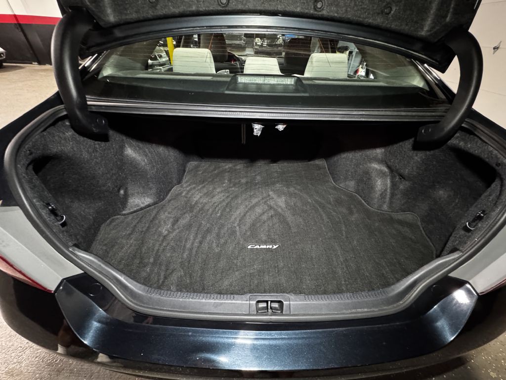2015 Toyota Camry Image 14