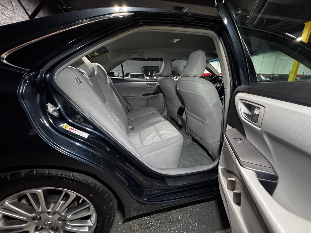 2015 Toyota Camry Image 15