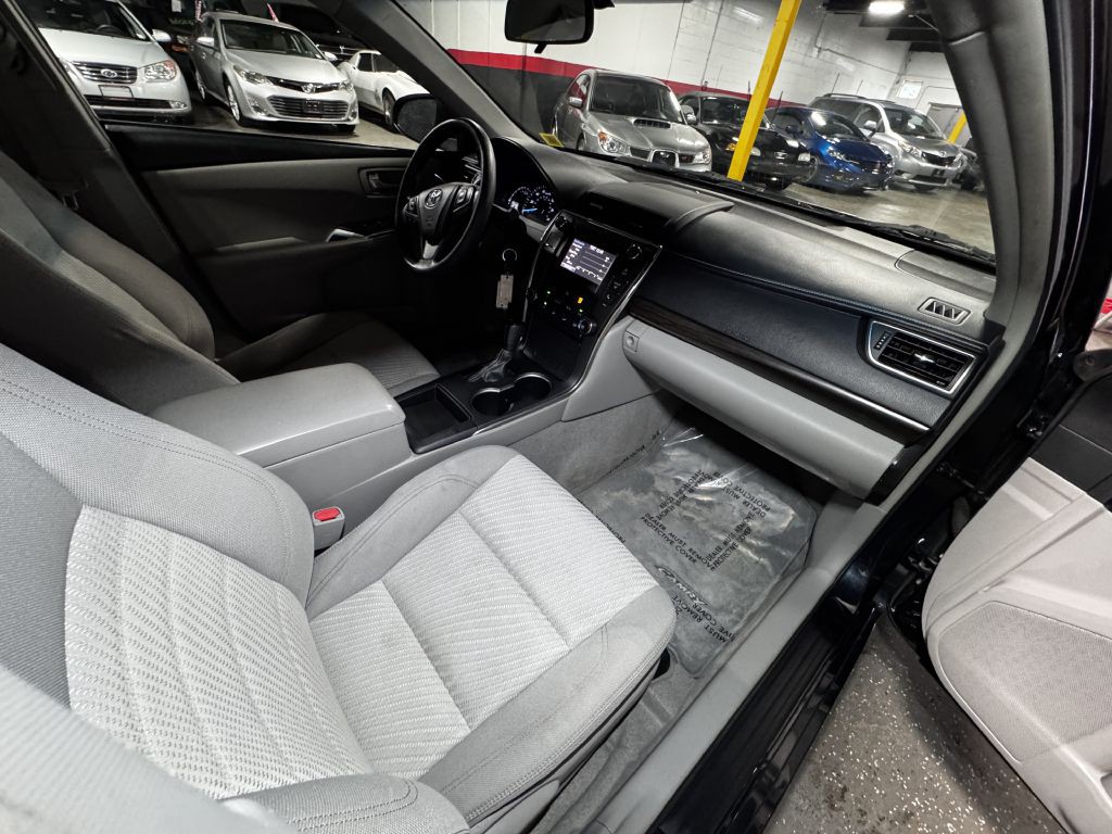 2015 Toyota Camry Image 18