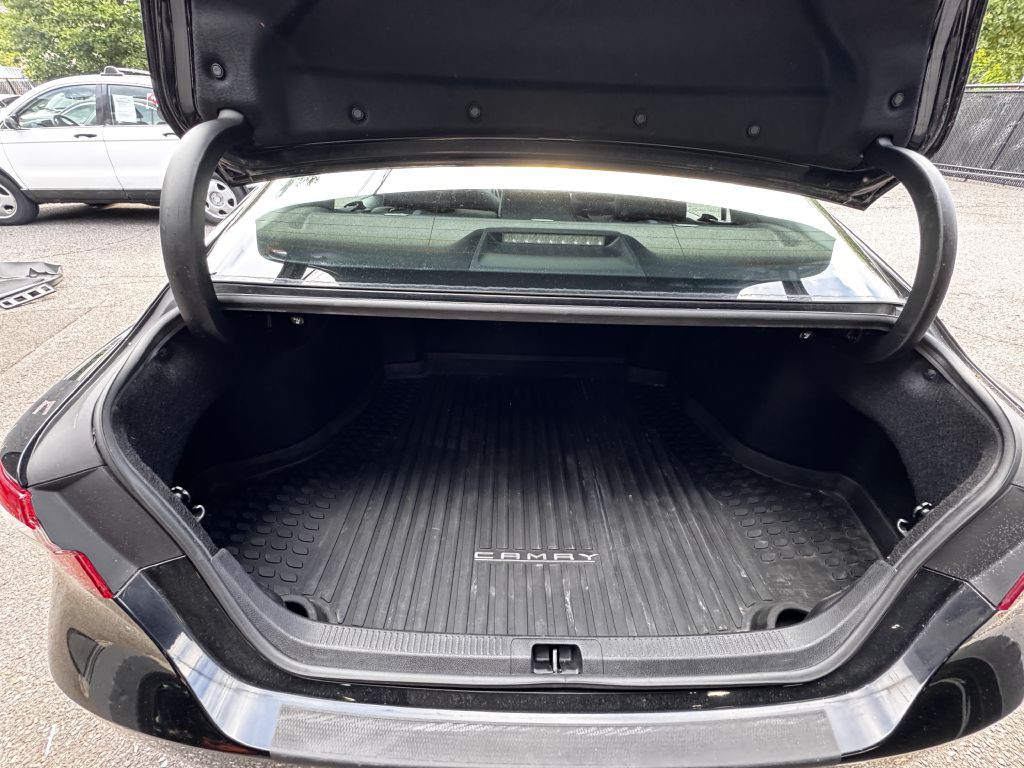 2018 Toyota Camry Image 15