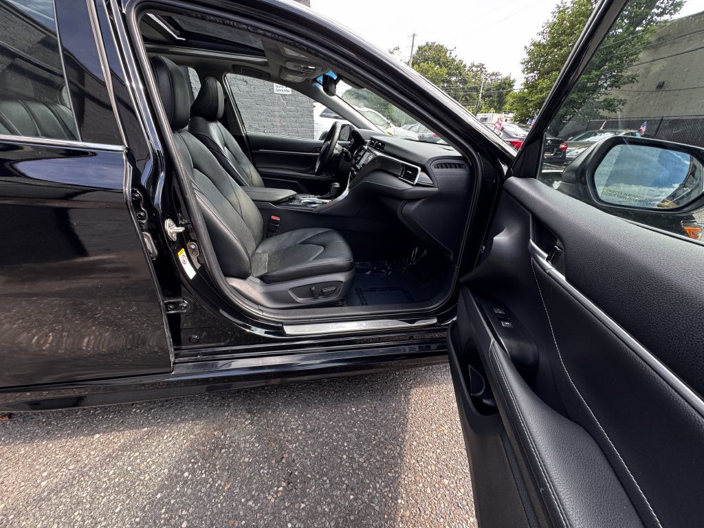 2018 Toyota Camry Image 17