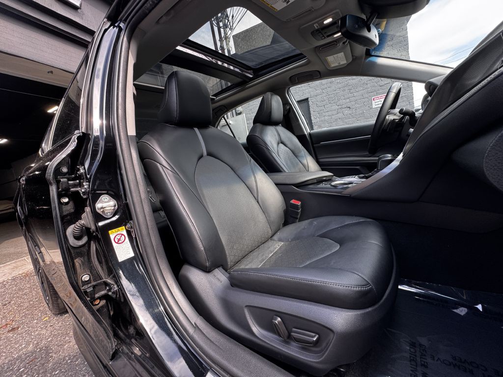 2018 Toyota Camry Image 18