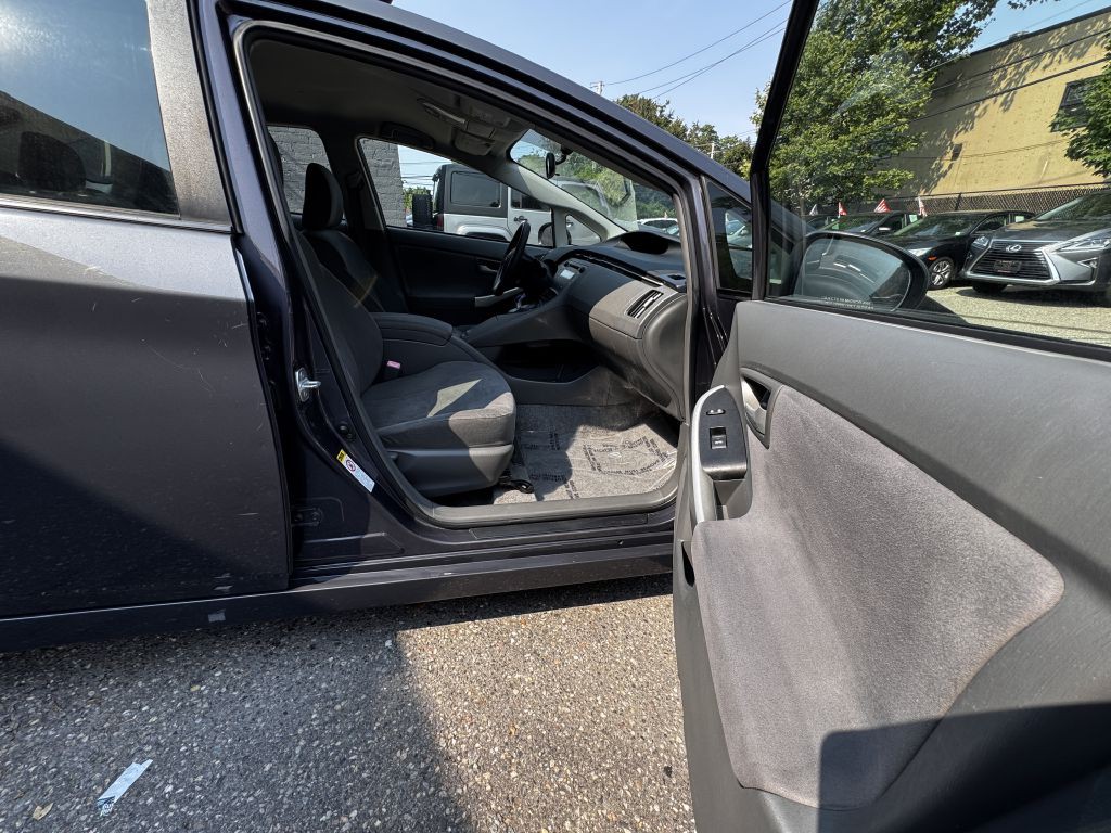 2010 Toyota Prius Image 15