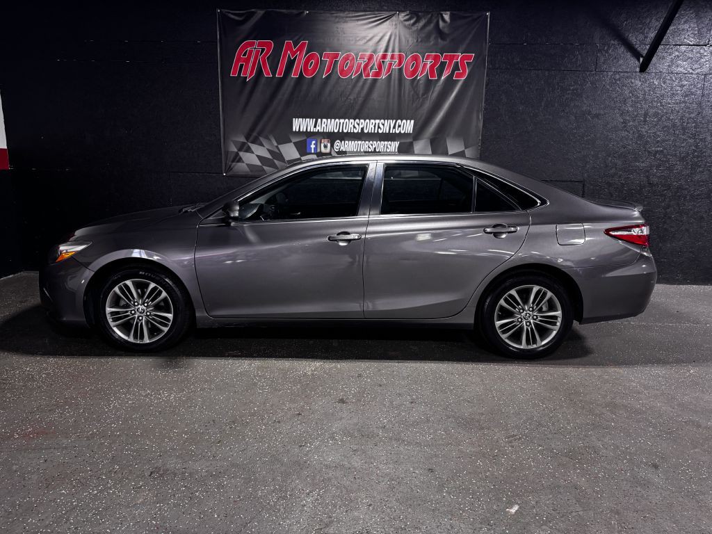 2016 Toyota Camry Image 2