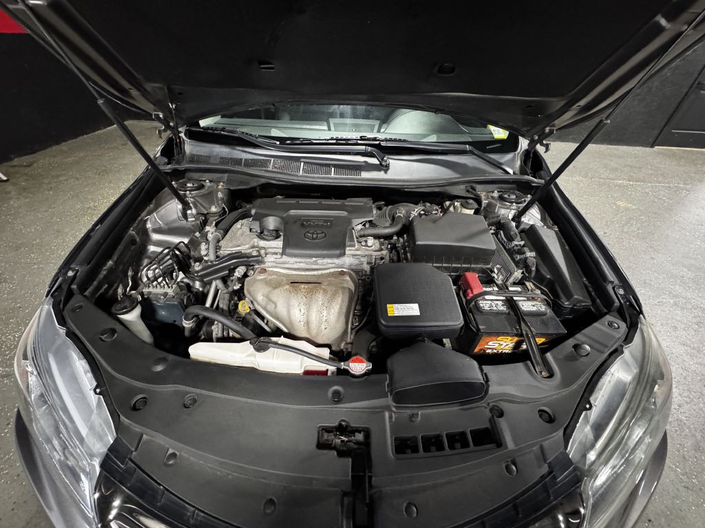 2016 Toyota Camry Image 9