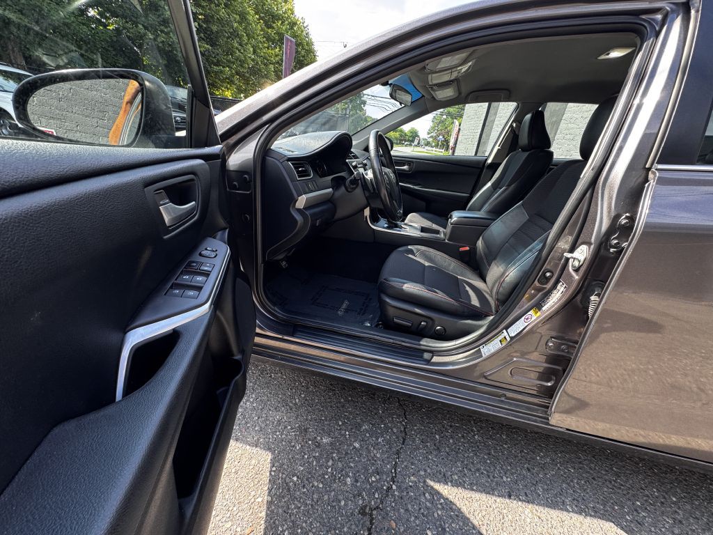 2016 Toyota Camry Image 11