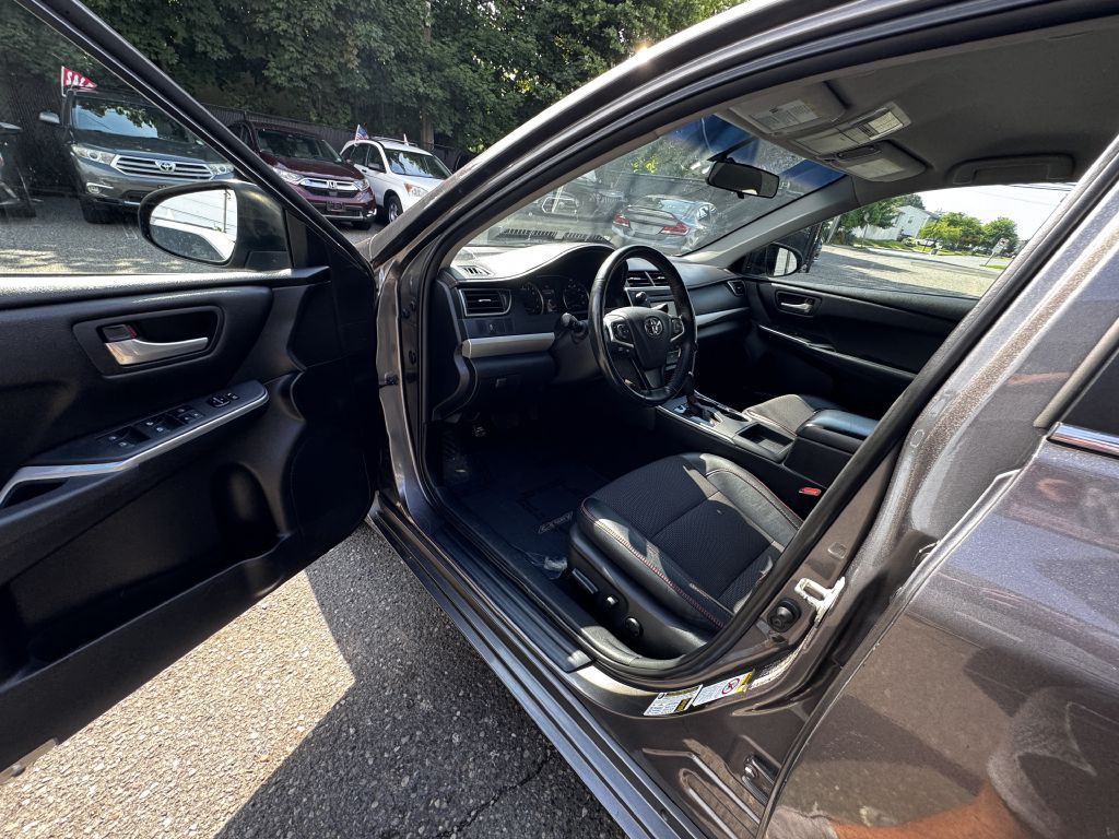 2016 Toyota Camry Image 13