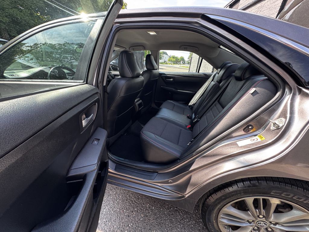 2016 Toyota Camry Image 14