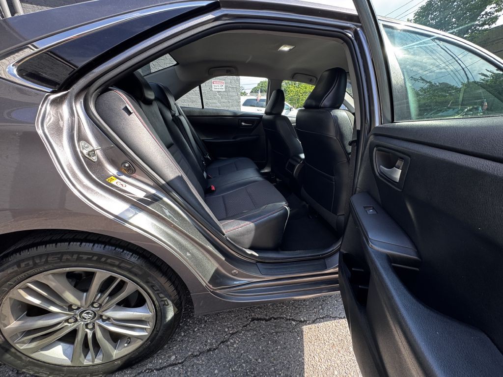 2016 Toyota Camry Image 16