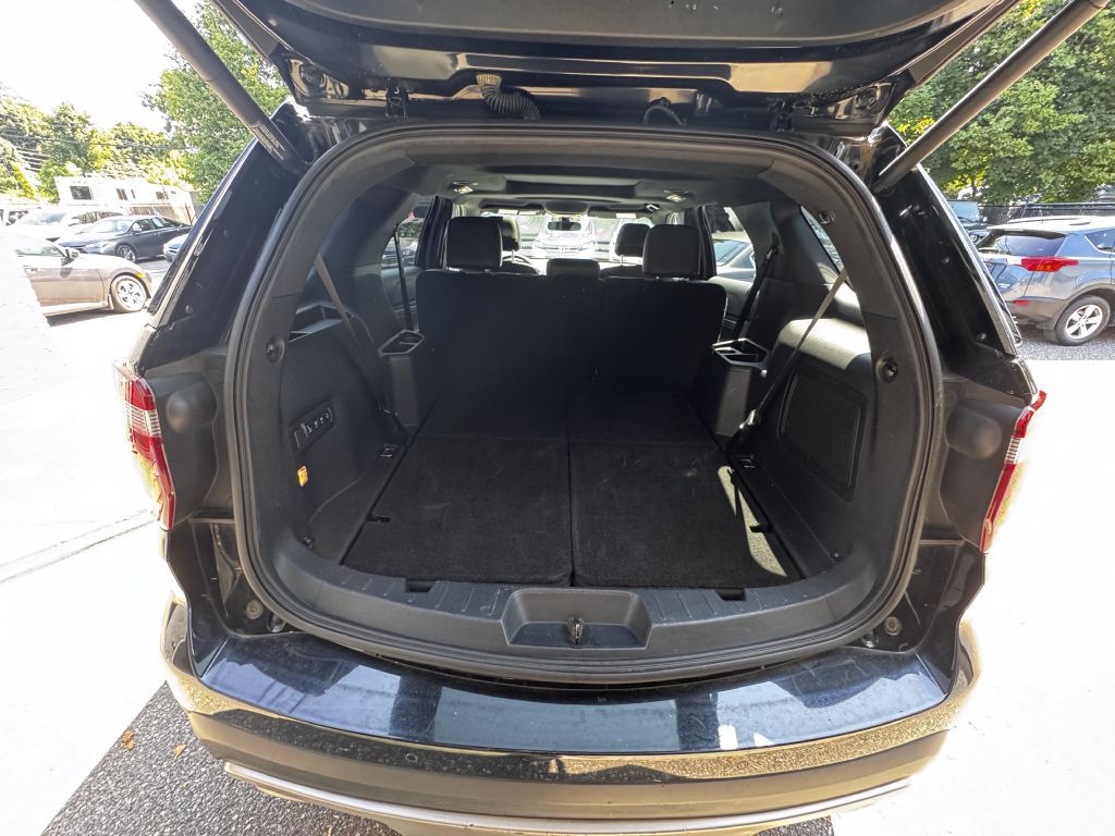 2017 Ford Explorer Image 16