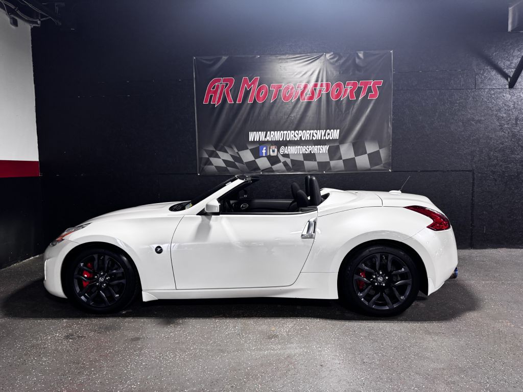 2015 Nissan 370Z Image 2