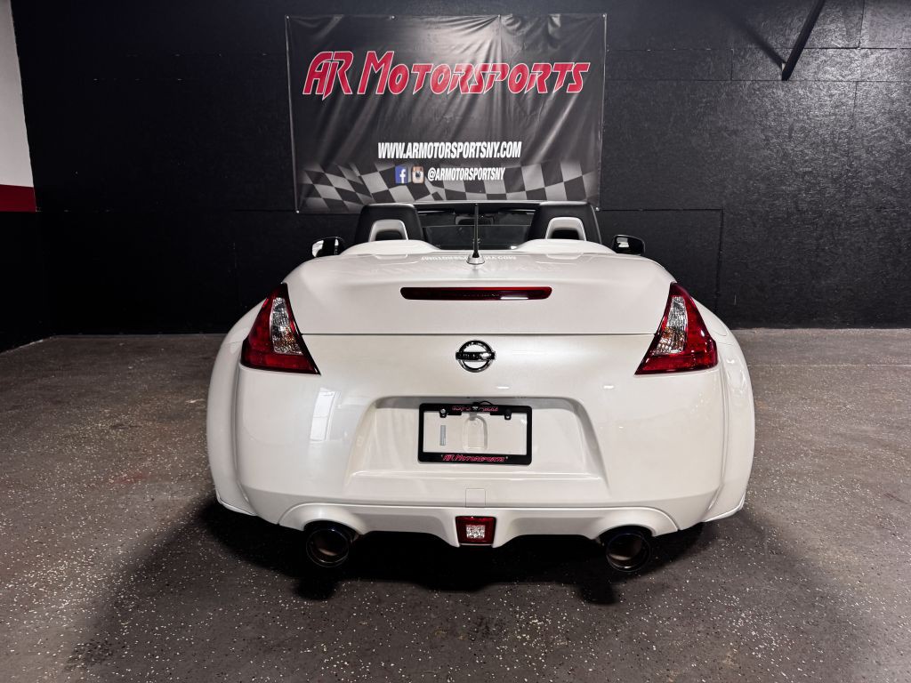 2015 Nissan 370Z Image 3