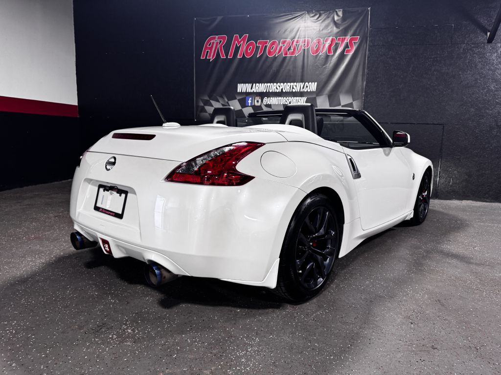 2015 Nissan 370Z Image 4