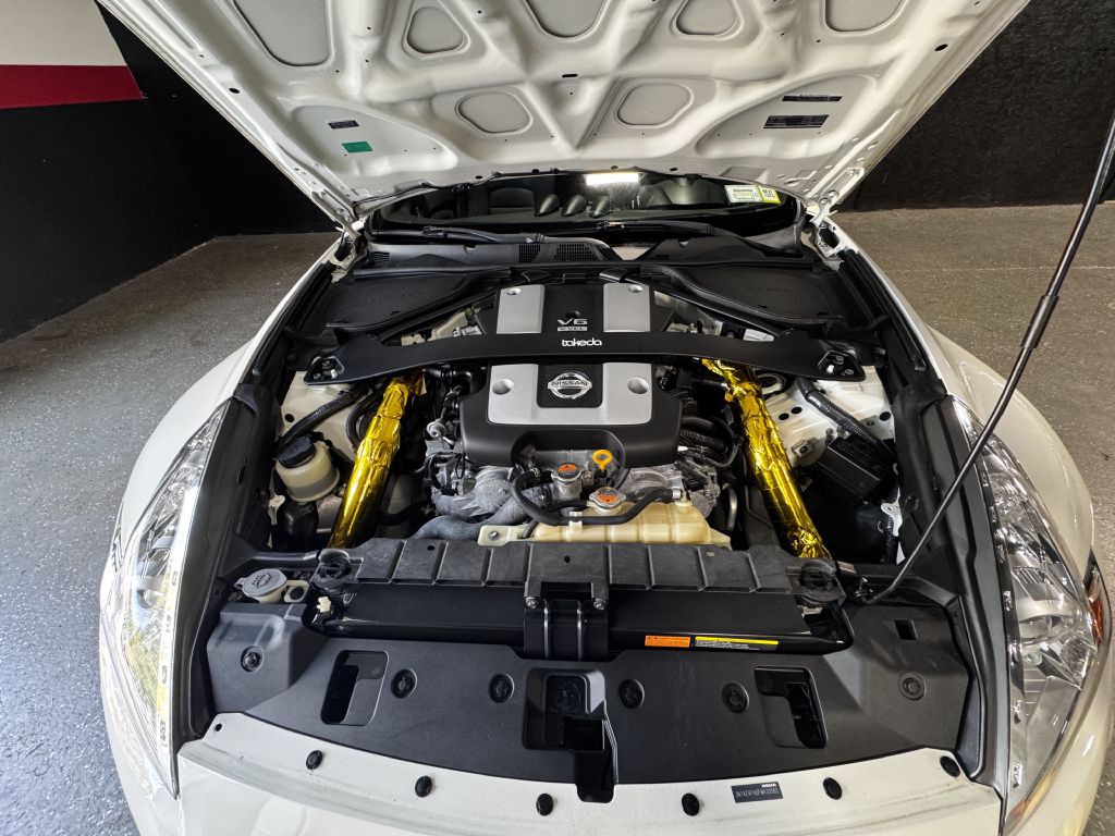 2015 Nissan 370Z Image 8