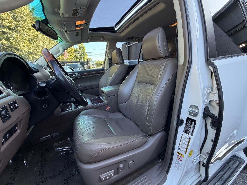 2012 Lexus GX Image 12