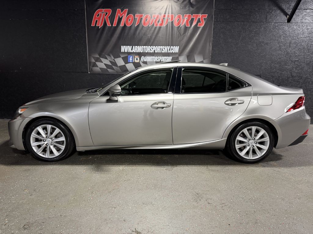 2016 Lexus IS Image 2
