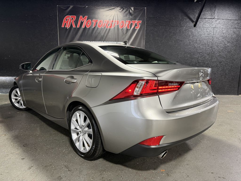 2016 Lexus IS Image 3
