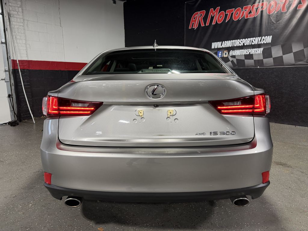 2016 Lexus IS Image 4