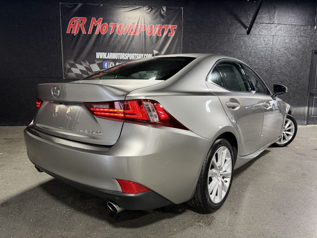 2016 Lexus IS Image 5