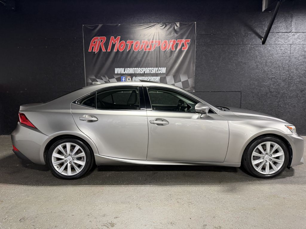 2016 Lexus IS Image 6