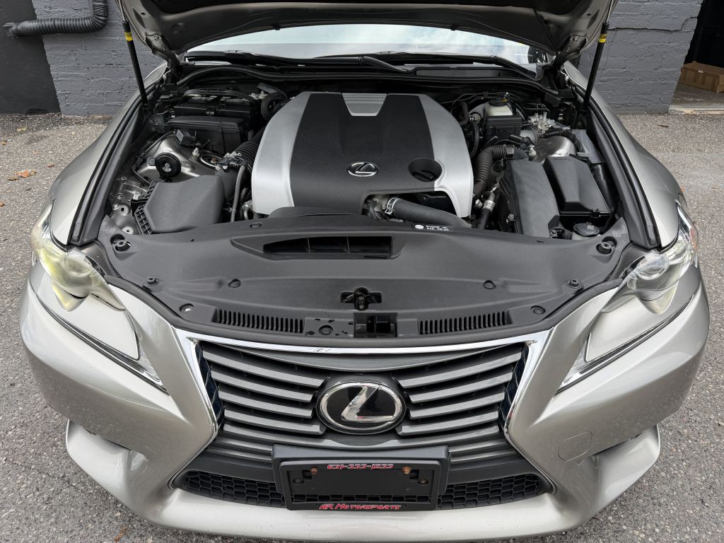 2016 Lexus IS Image 9