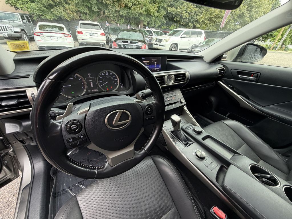 2016 Lexus IS Image 10