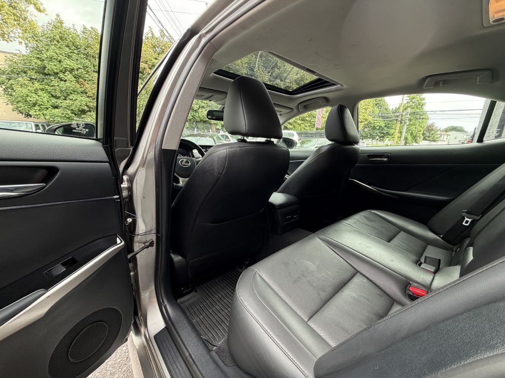 2016 Lexus IS Image 13