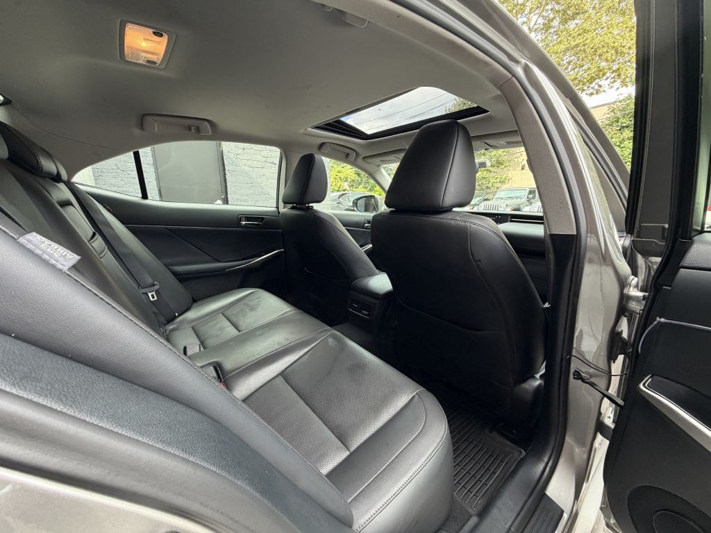 2016 Lexus IS Image 14