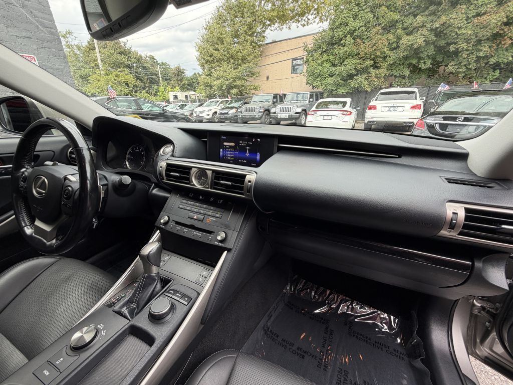 2016 Lexus IS Image 17