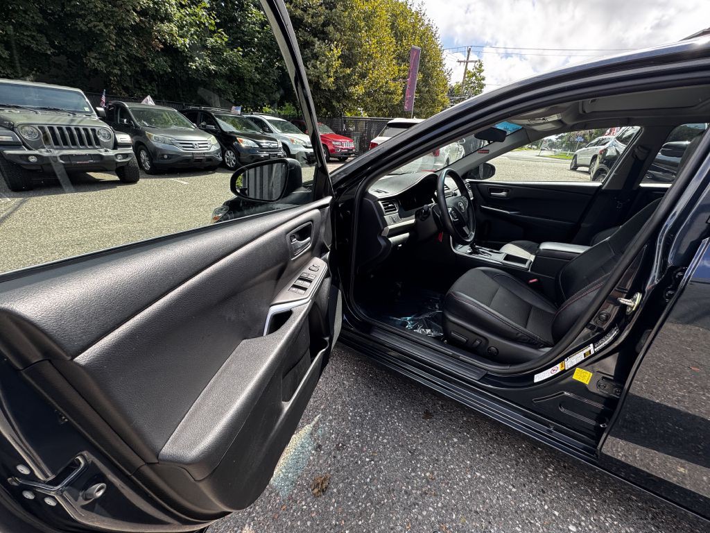 2017 Toyota Camry Image 12