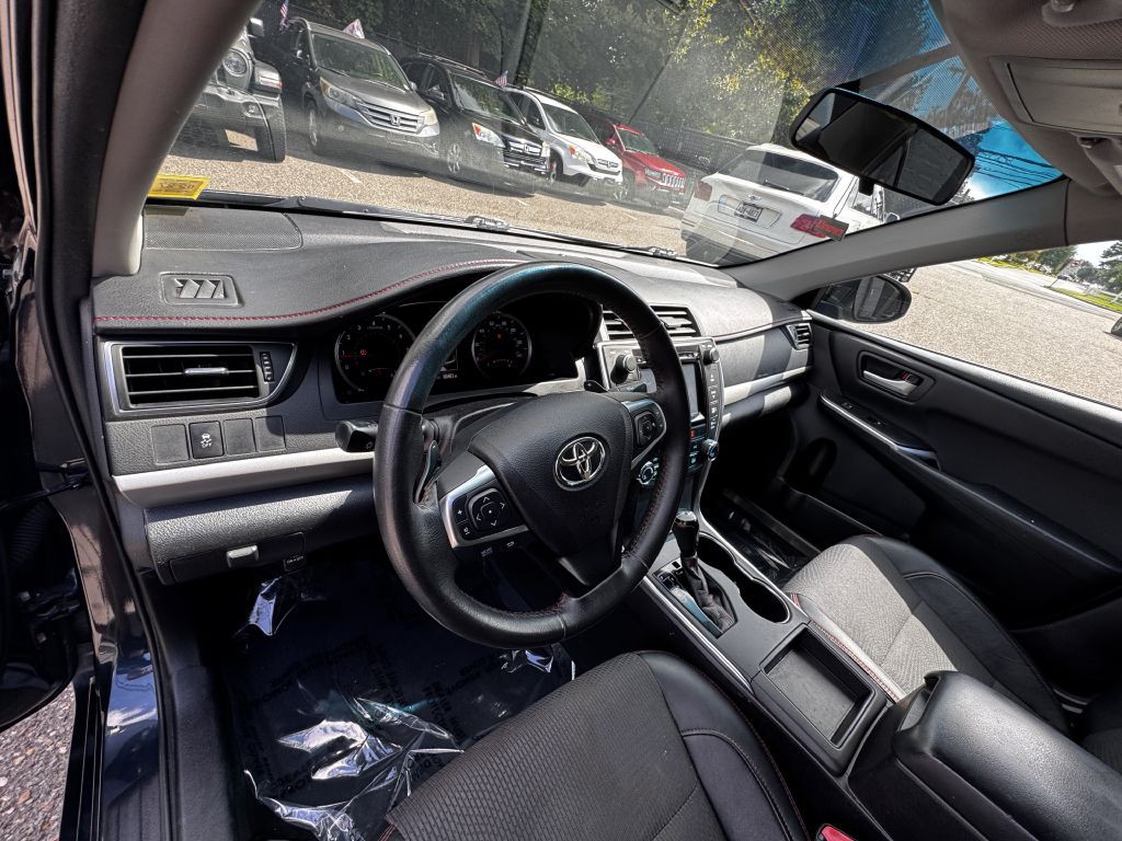 2017 Toyota Camry Image 14