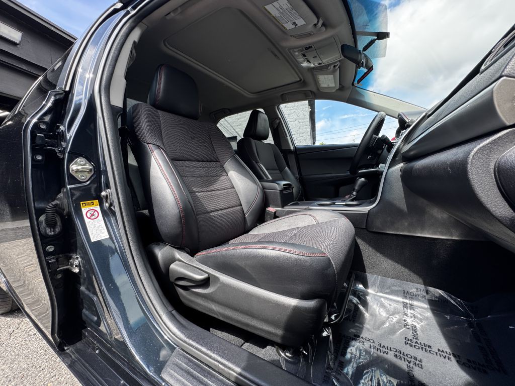 2017 Toyota Camry Image 18