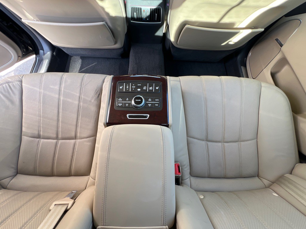 2013 Hyundai Equus Image 15