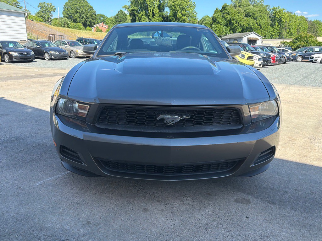 2010 Ford Mustang Image 2