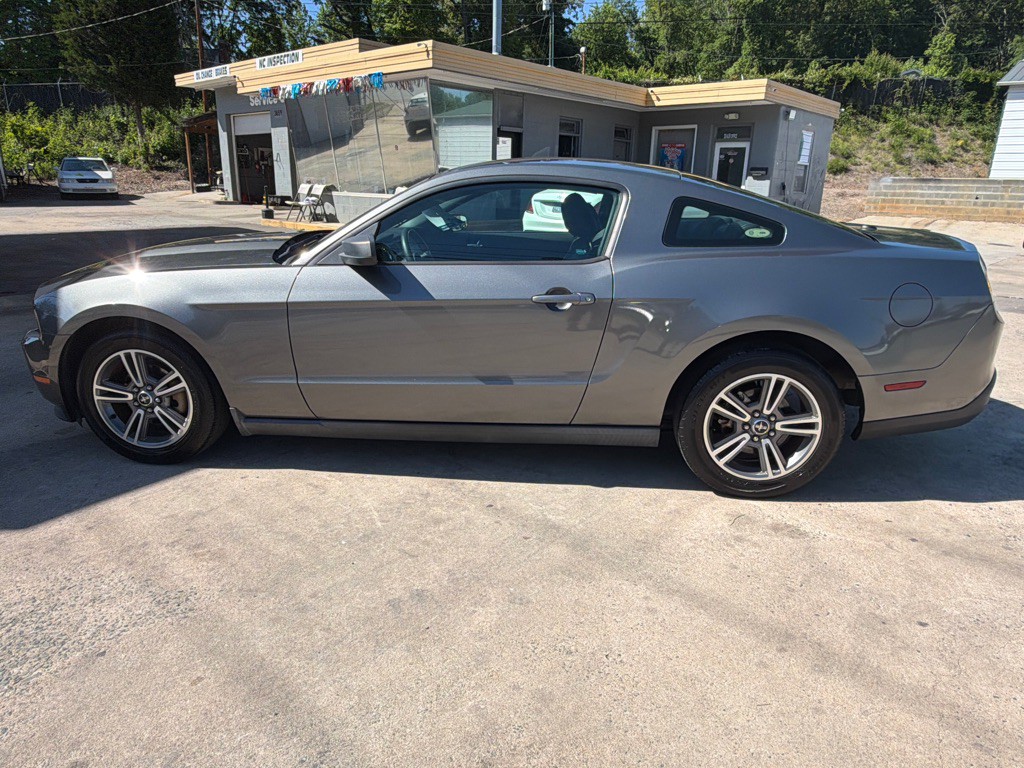 2010 Ford Mustang Image 4
